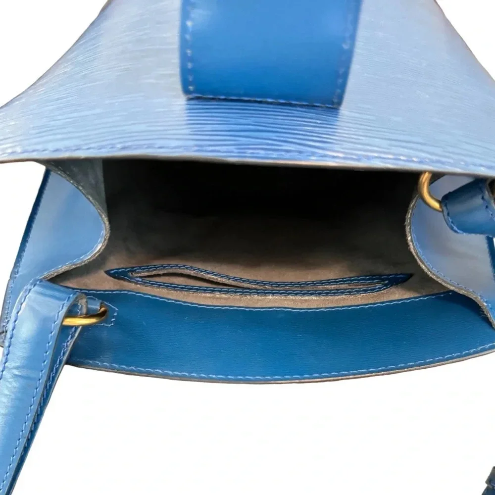 Louis Vuitton Toledo Blue Epi Cluny Bag